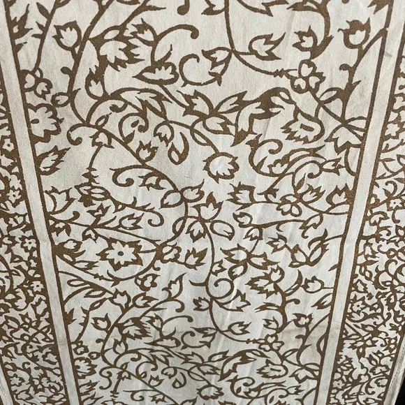 PRICE DROP! Elegant Gold Filigree Table Runners - Set of 2 - Picture 3 of 10